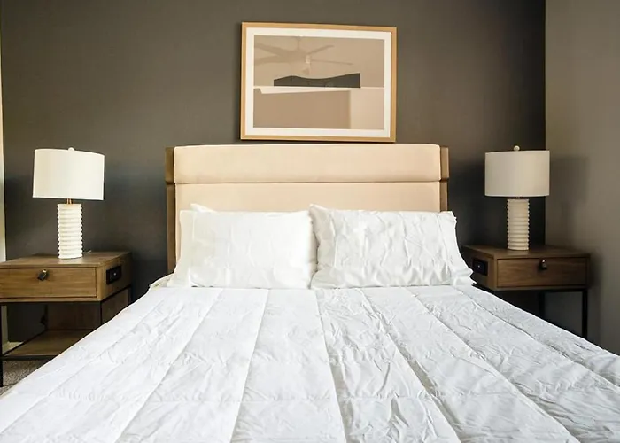 Apartment Landing Modern With Amazing Amenities