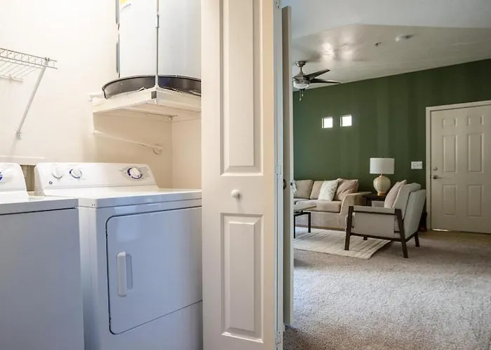 Apartment Landing Modern With Amazing Amenities *